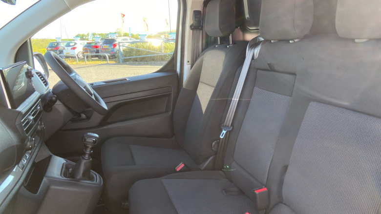 Vauxhall Vivaro L2 Diesel 1.5 Turbo D 120 Pro H1 Van